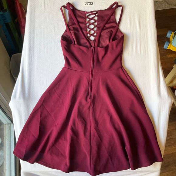 B. Darlin Women Mini Dress size XS Sleeveless A-line Deep Cut sexy Burgundy Red - Picture 8 of 8